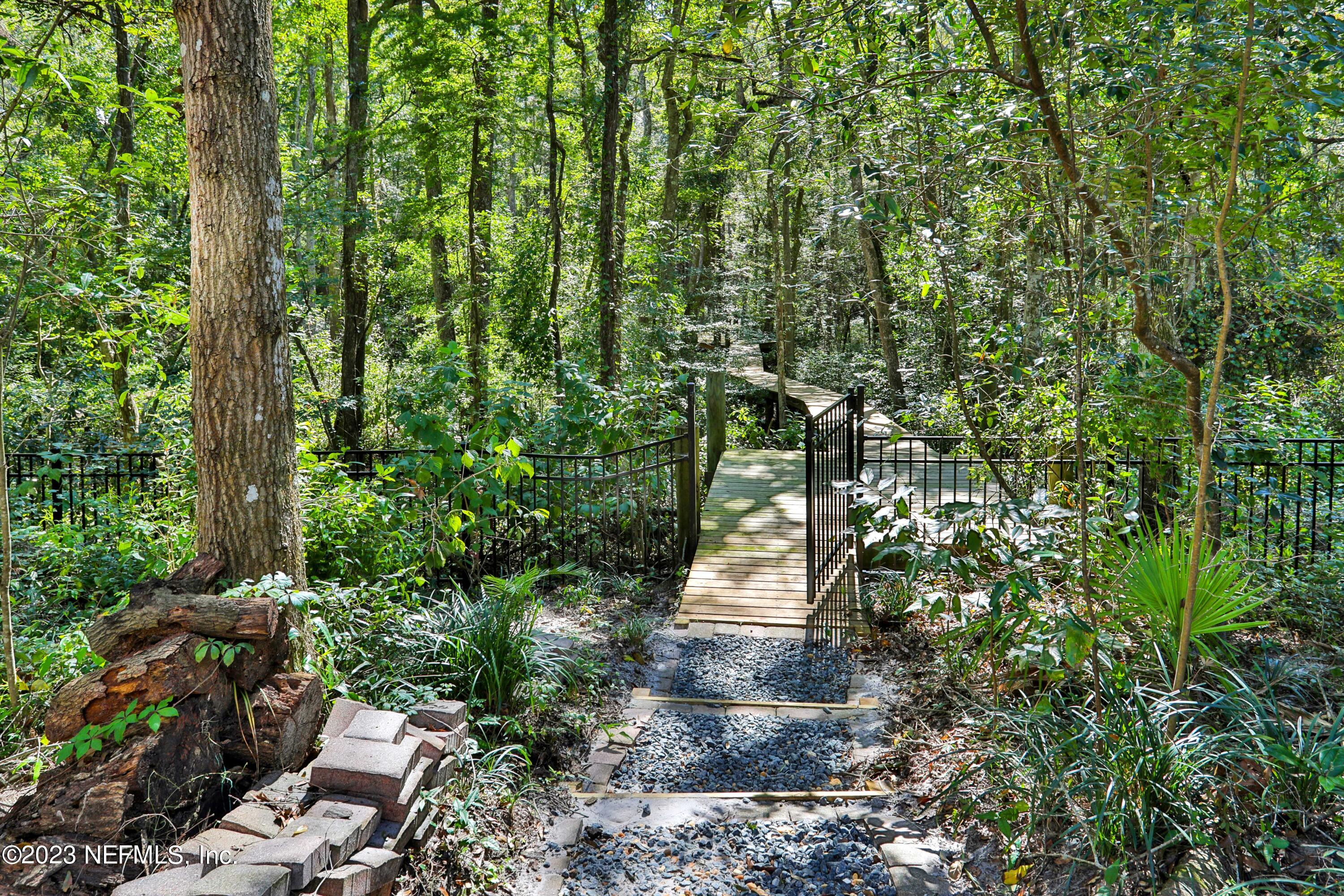 1180 MILL CREEK Drive