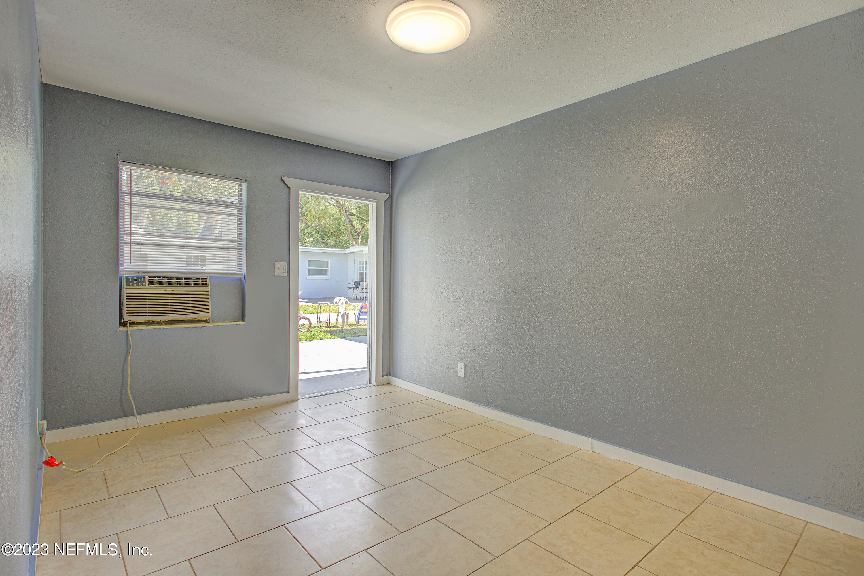 1052 MAYNARD Street, 1052