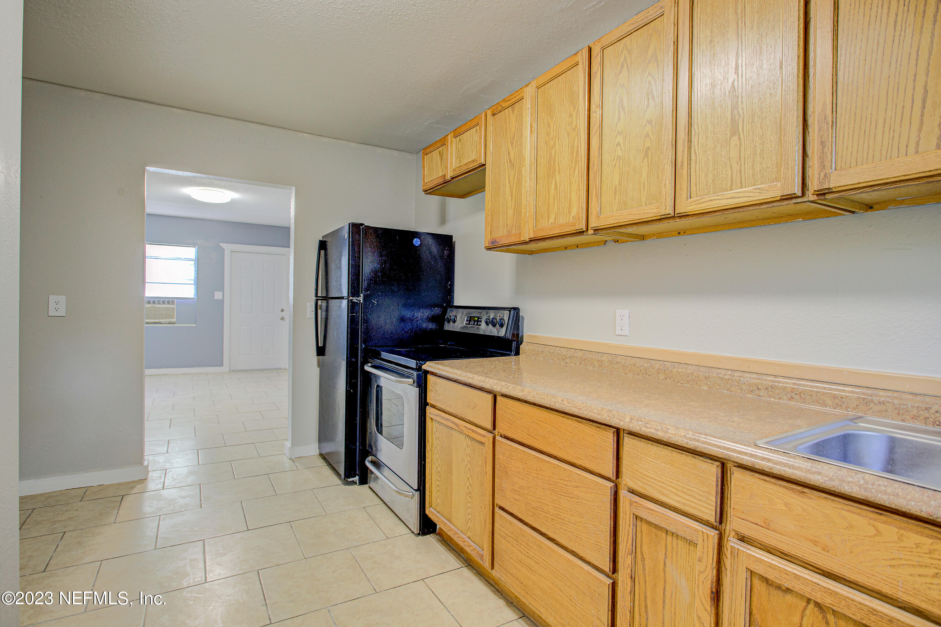 1052 MAYNARD Street, 1052