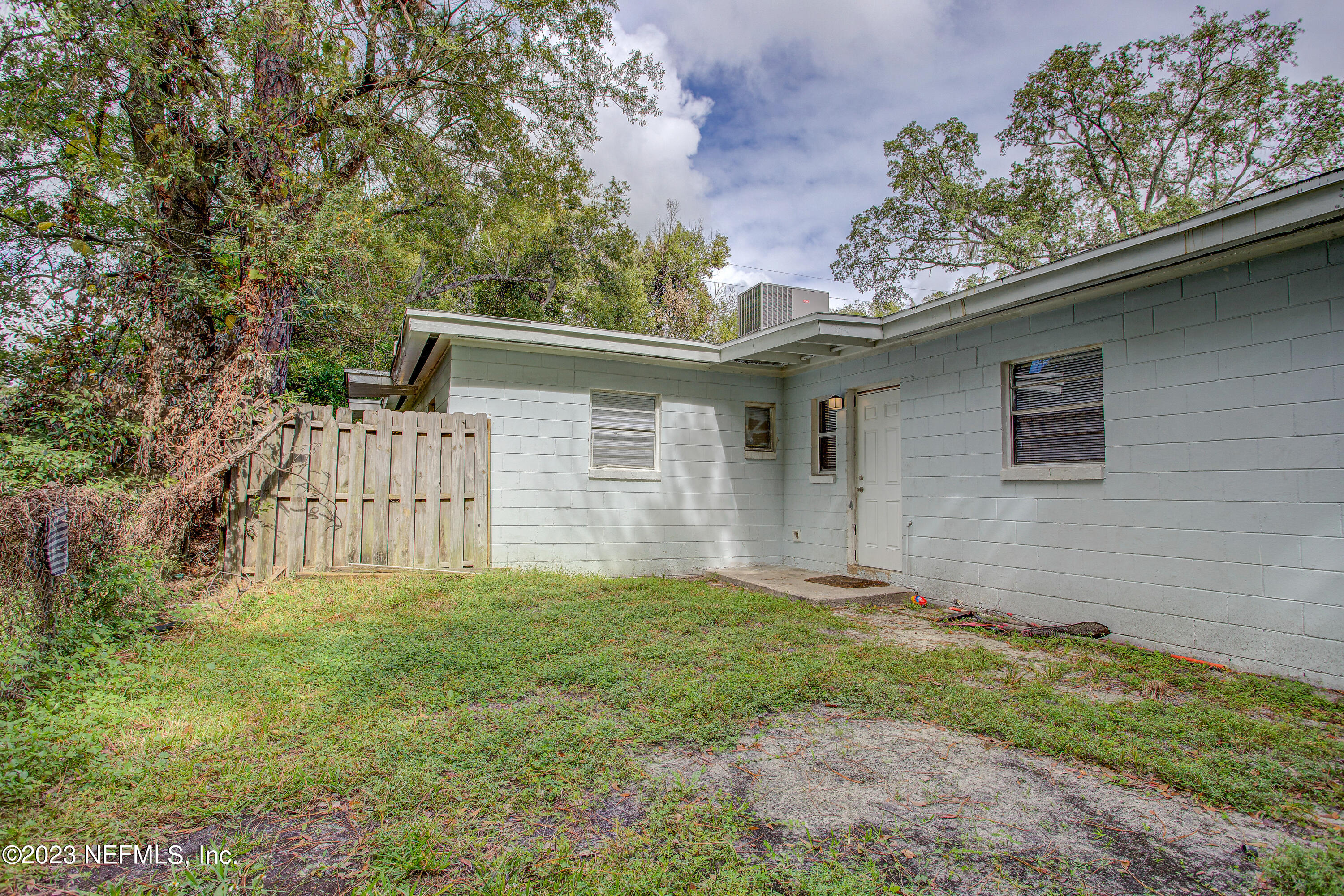 1052 MAYNARD Street, 1056