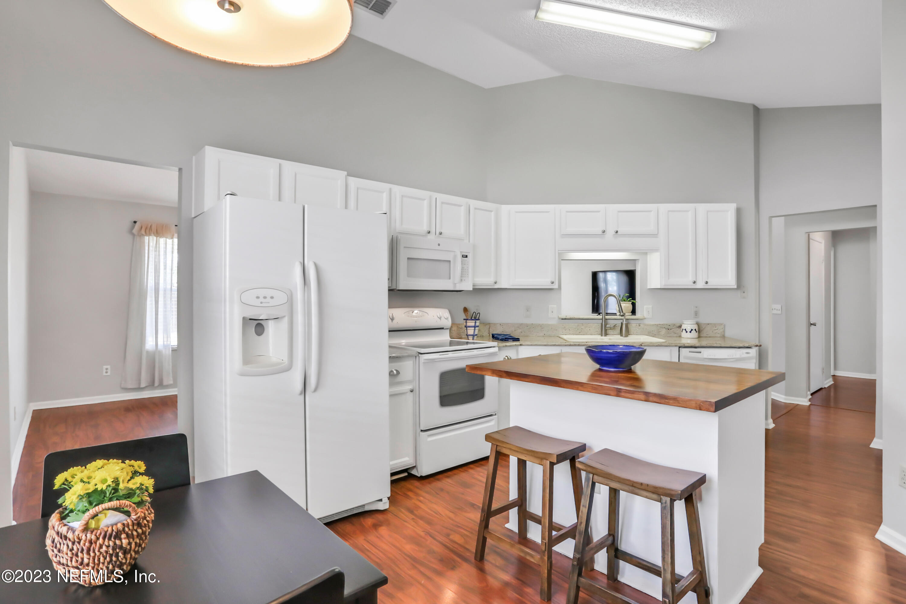 2467 BLUFFTON Drive W