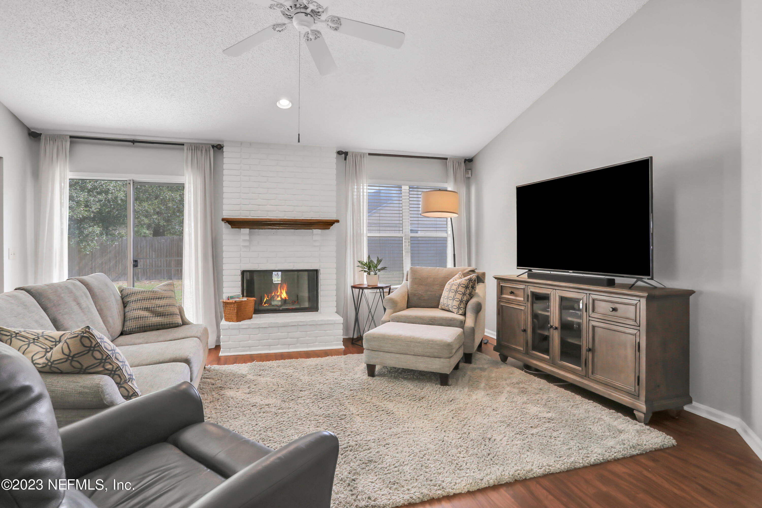 2467 BLUFFTON Drive W