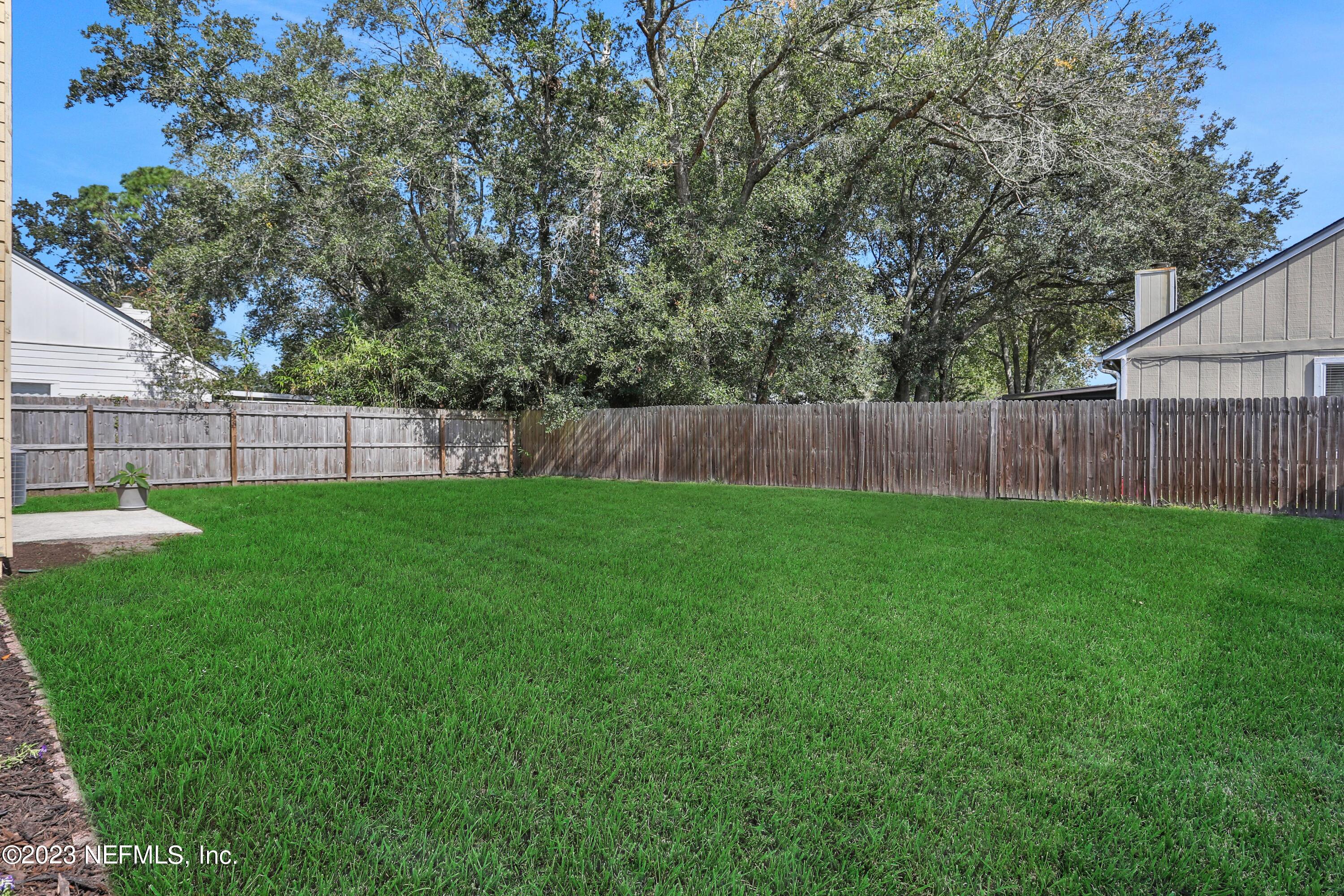 2467 BLUFFTON Drive W