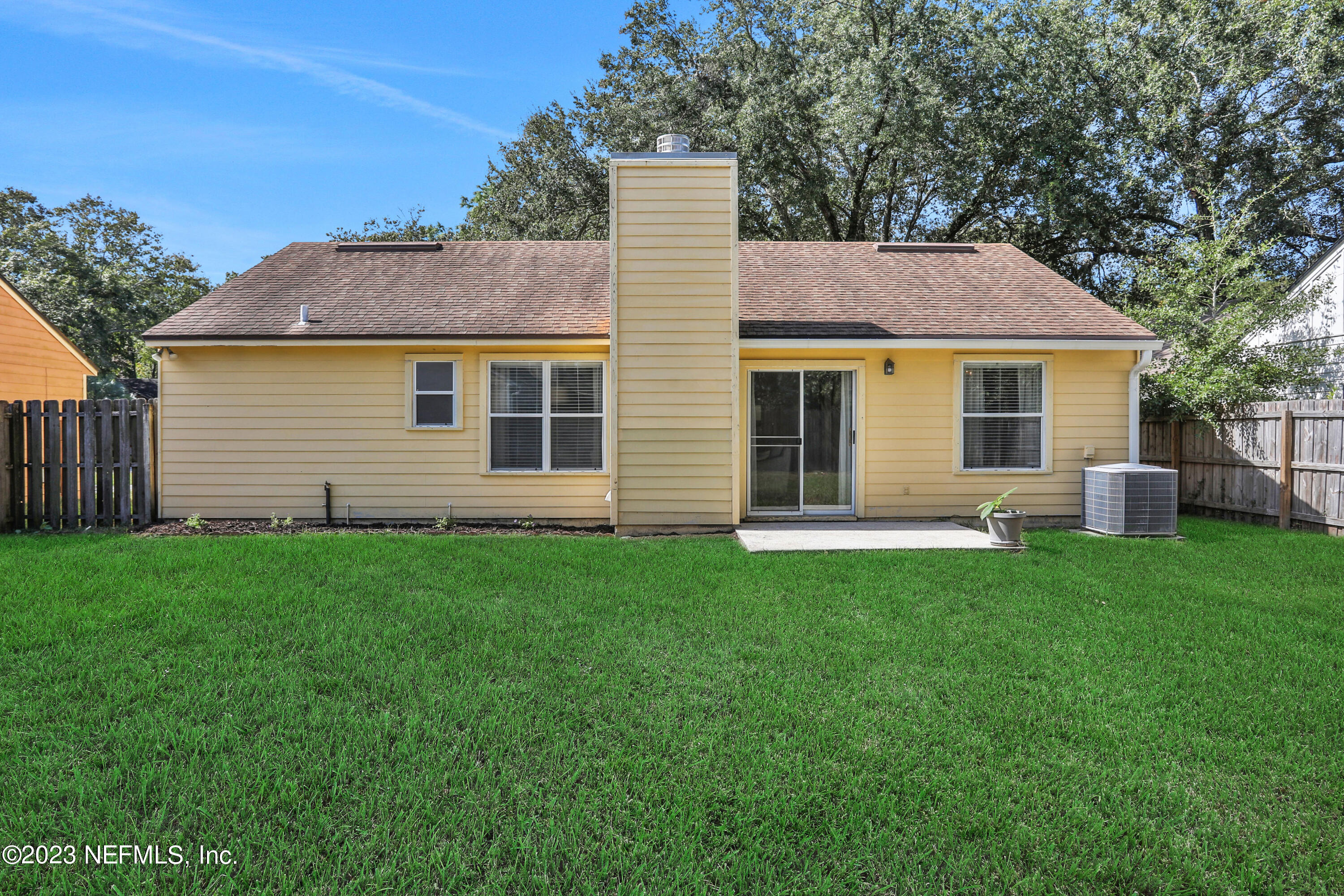 2467 BLUFFTON Drive W