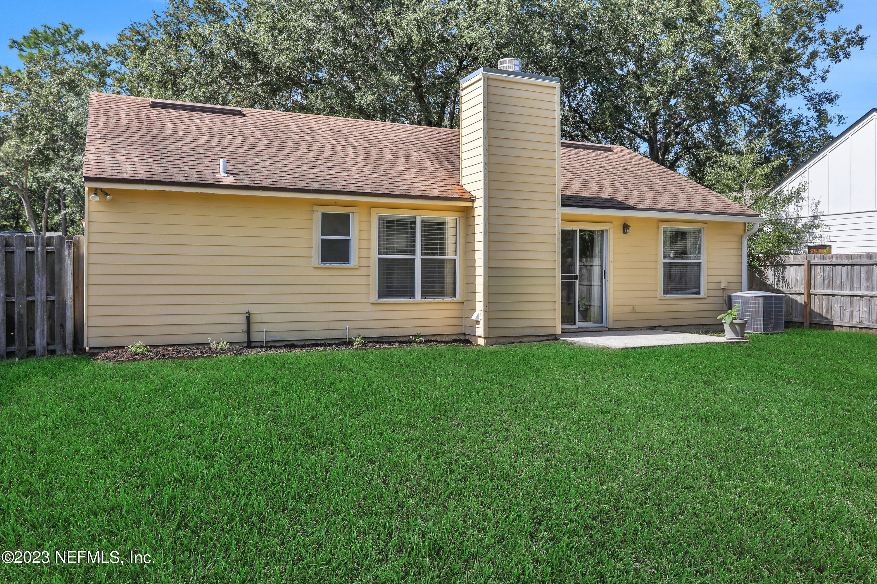 2467 BLUFFTON Drive W