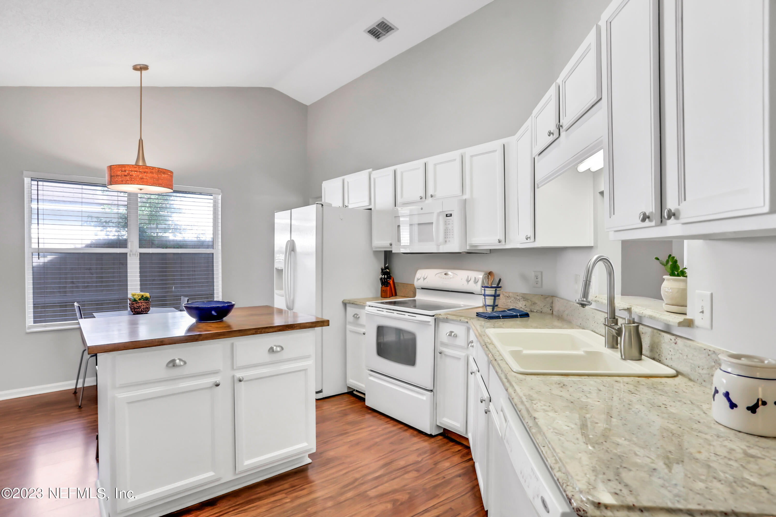 2467 BLUFFTON Drive W