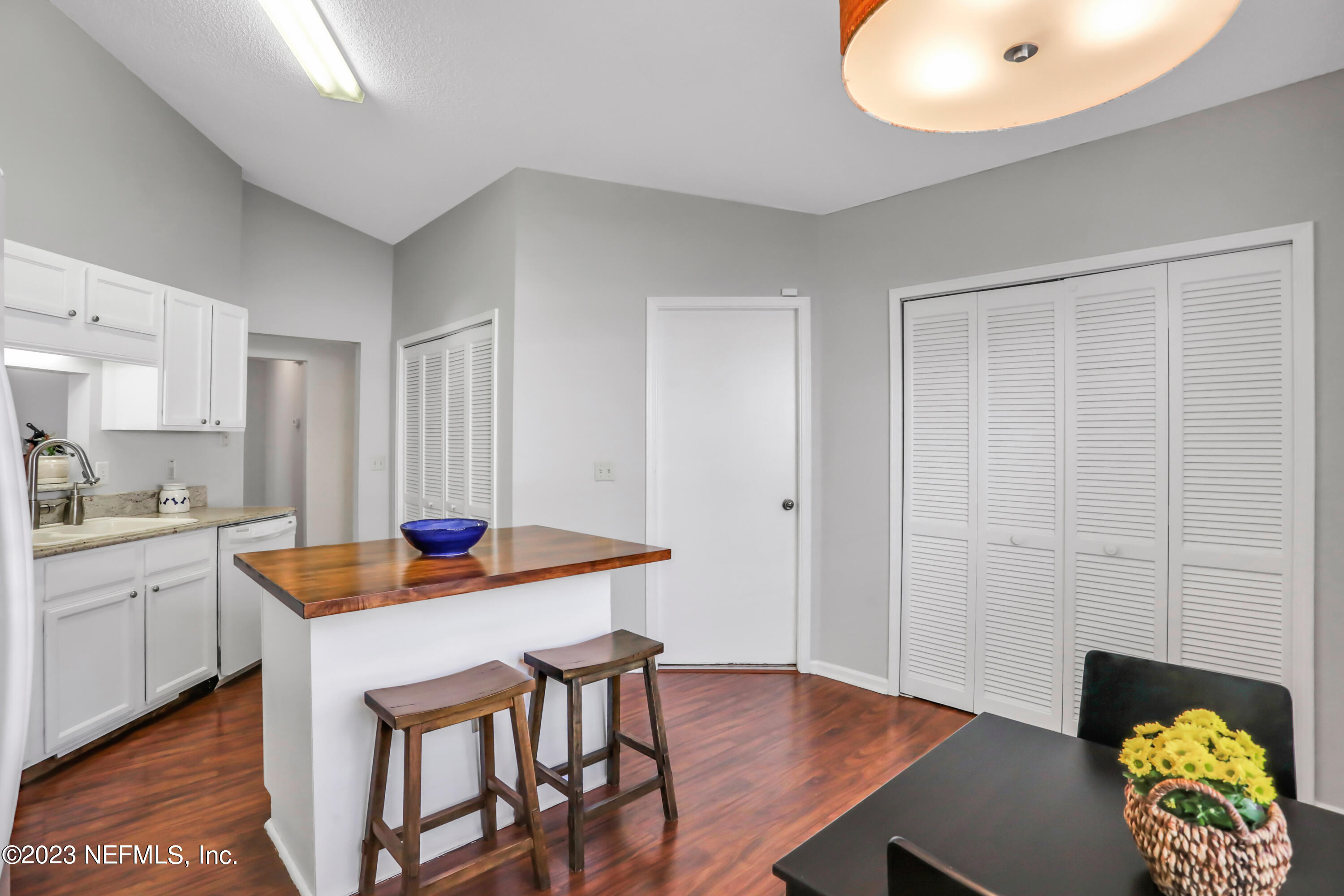 2467 BLUFFTON Drive W