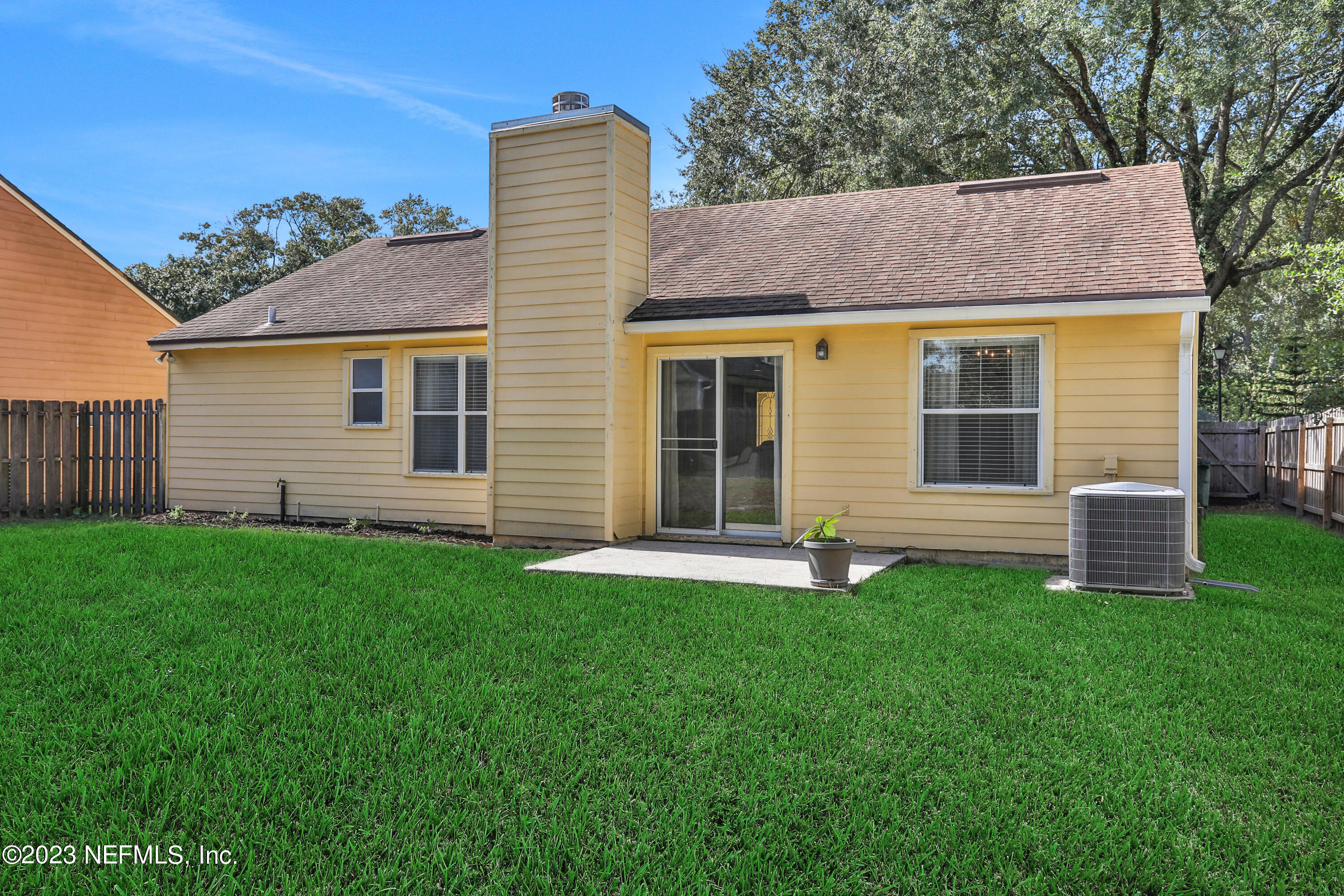 2467 BLUFFTON Drive W