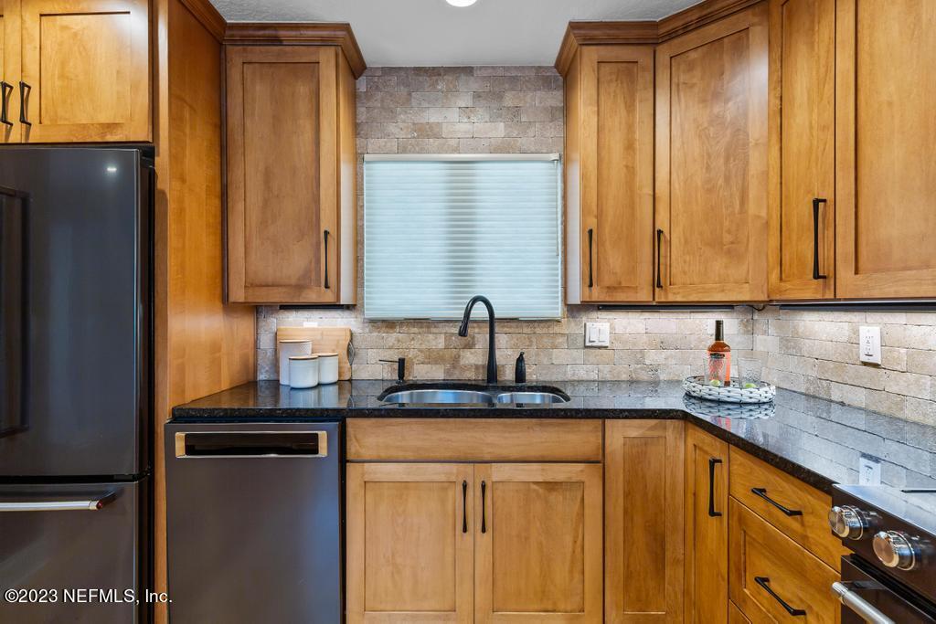 76 FISHERMANS COVE Road