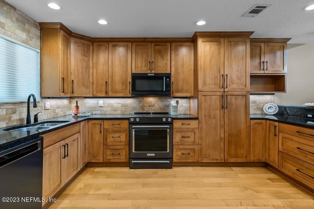 76 FISHERMANS COVE Road