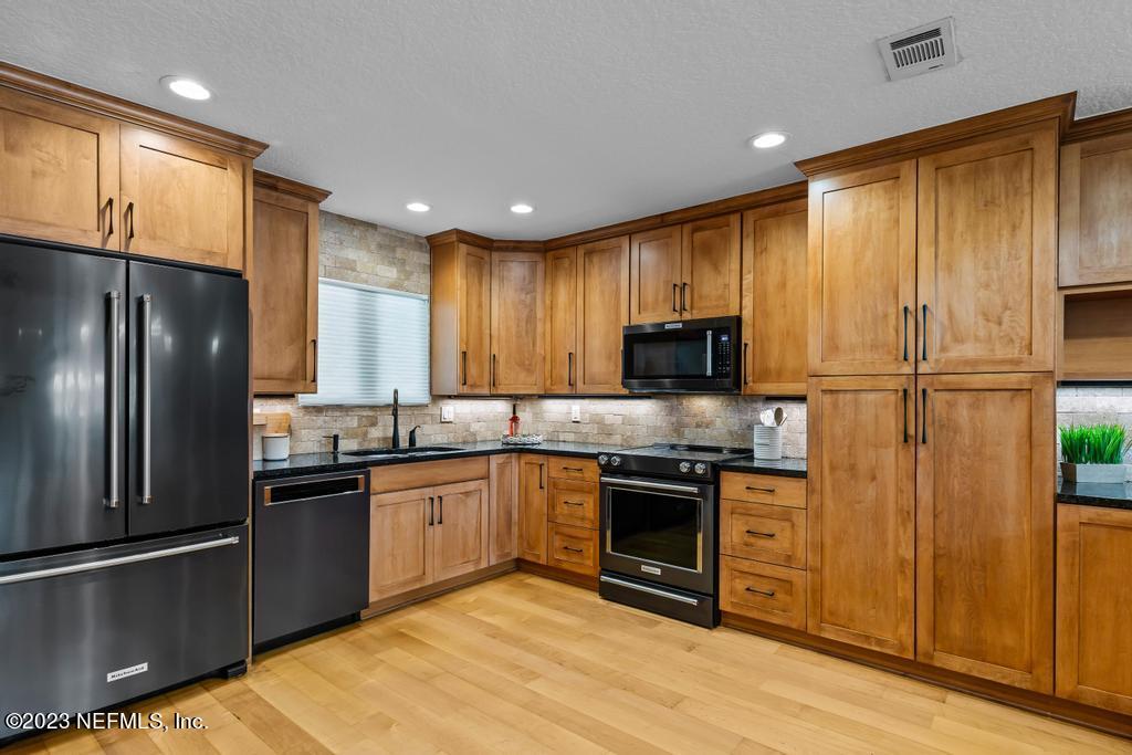 76 FISHERMANS COVE Road