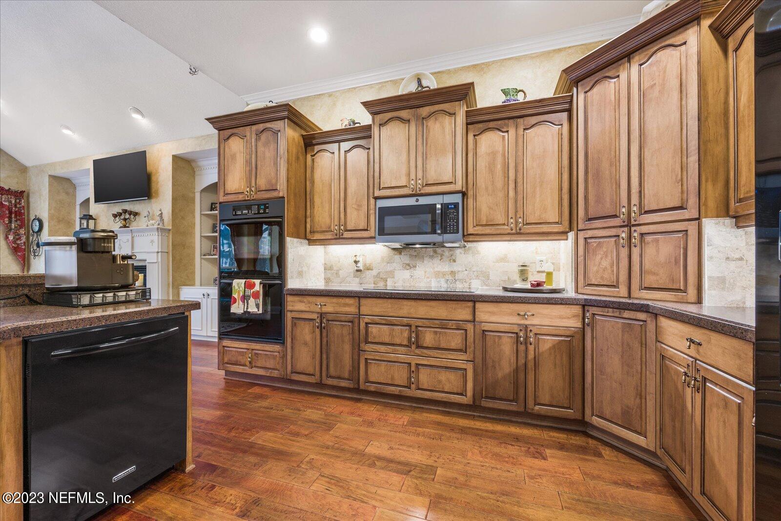 225 ISLE WAY Lane