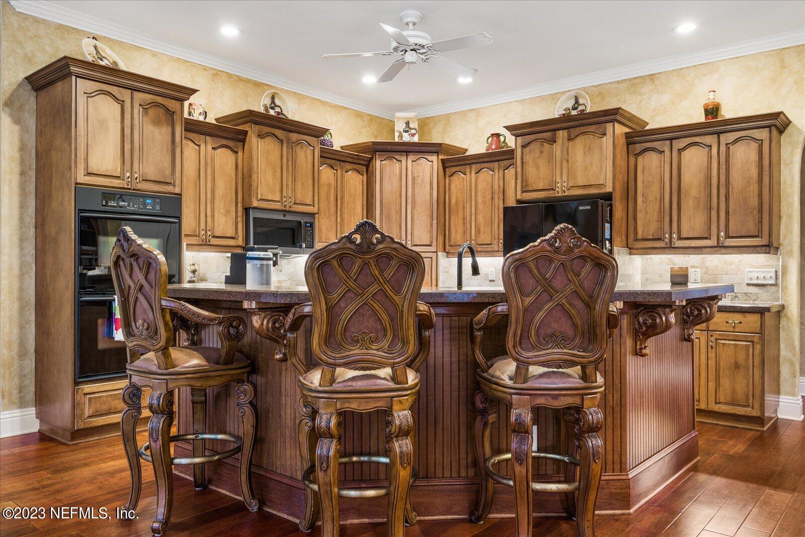 225 ISLE WAY Lane