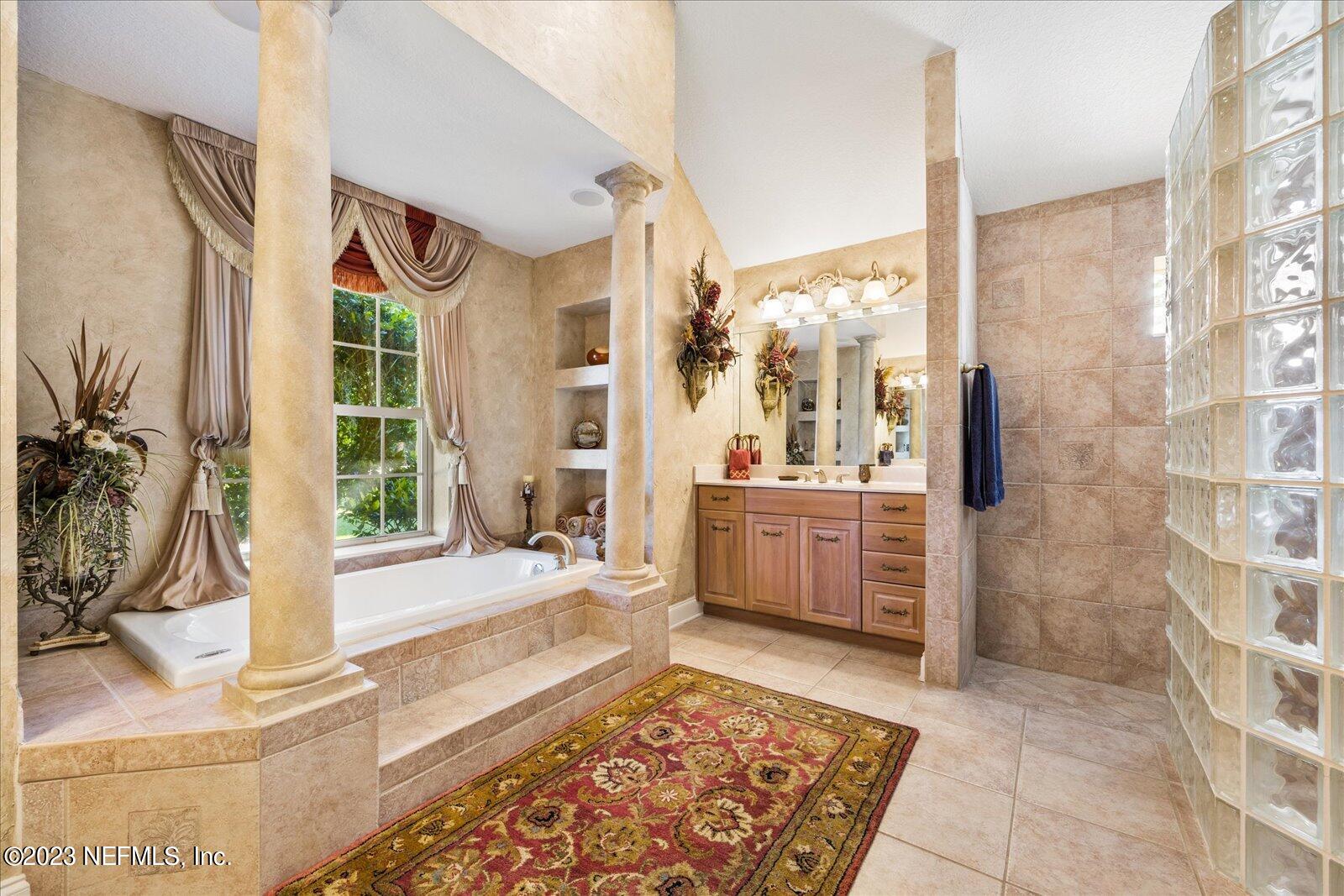 225 ISLE WAY Lane