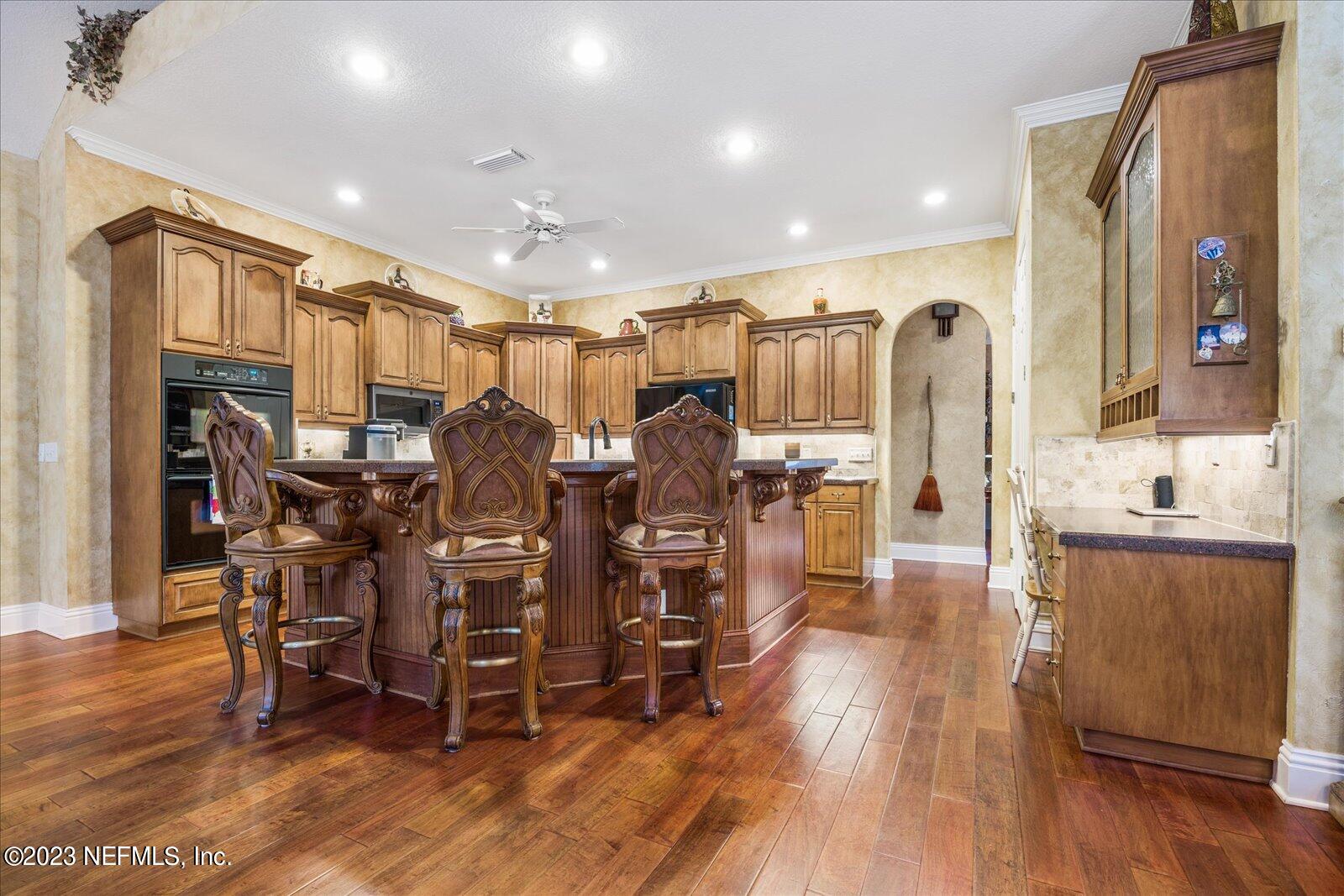 225 ISLE WAY Lane
