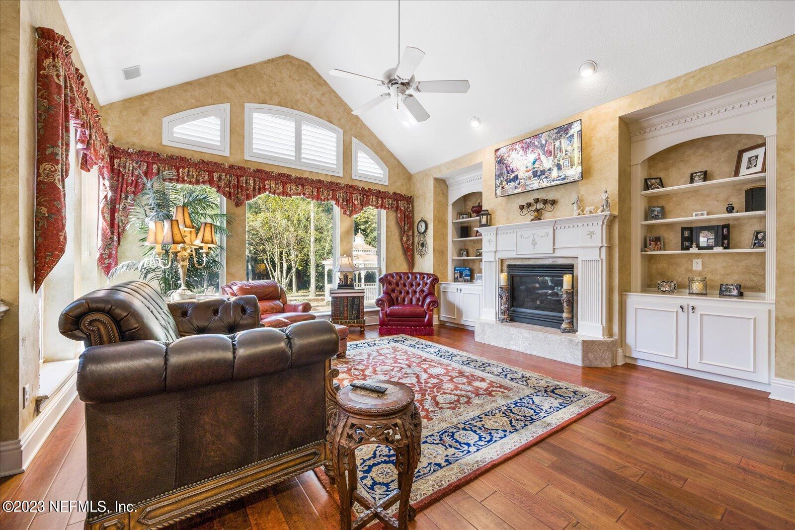 225 ISLE WAY Lane