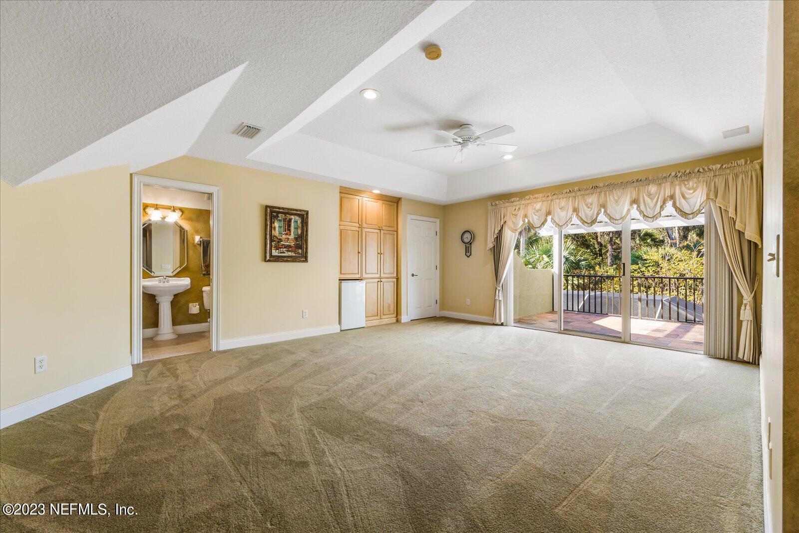 225 ISLE WAY Lane