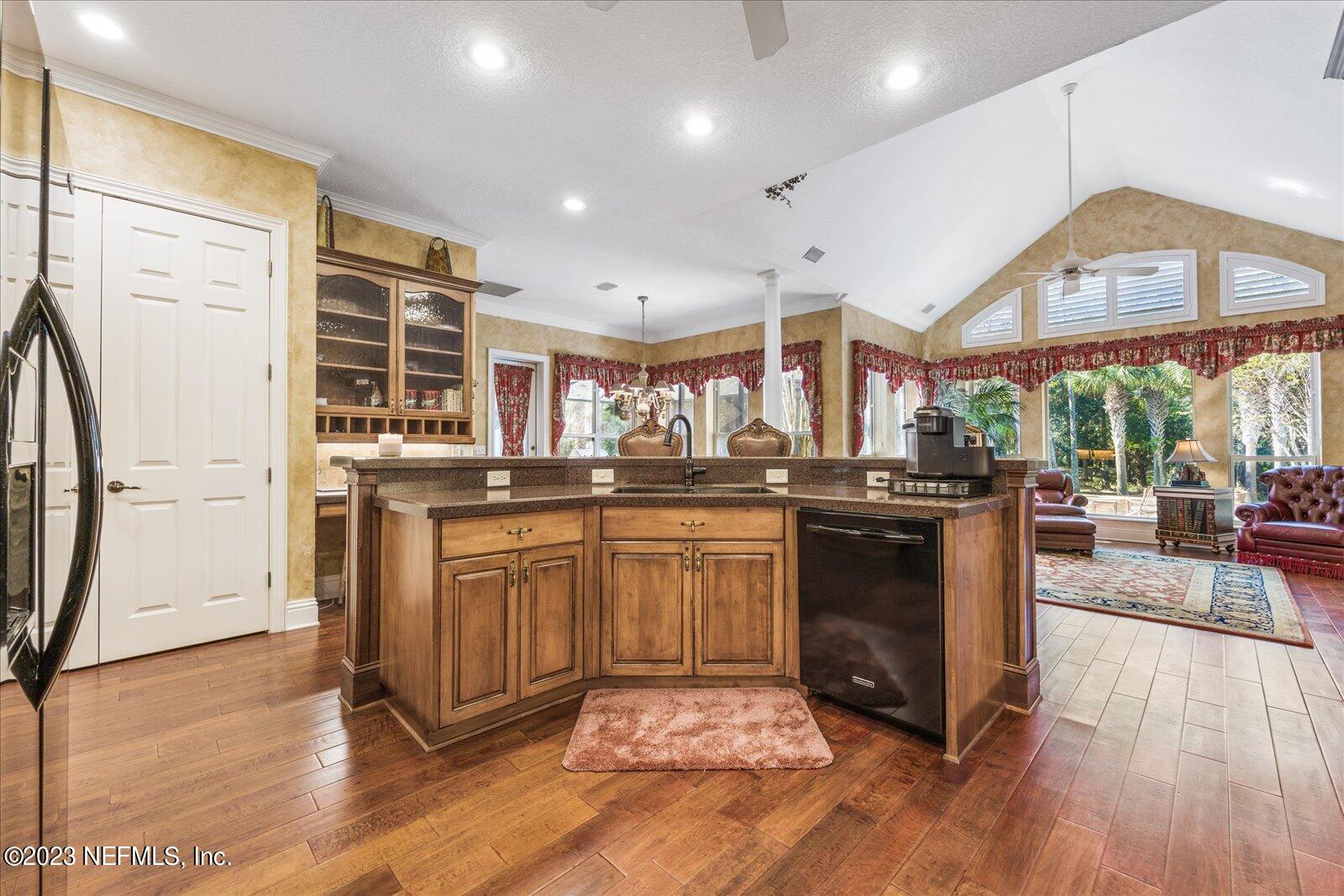 225 ISLE WAY Lane