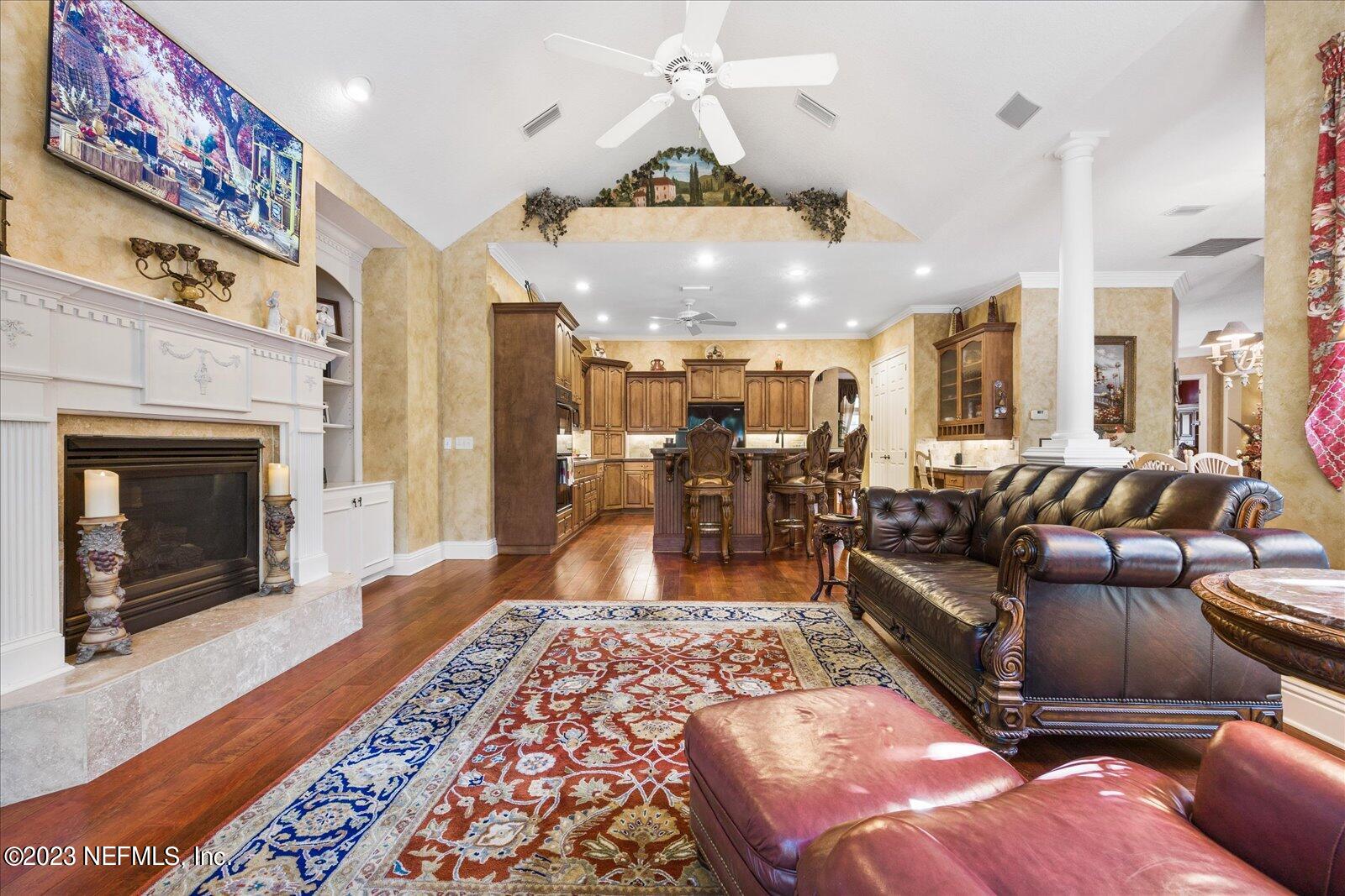 225 ISLE WAY Lane