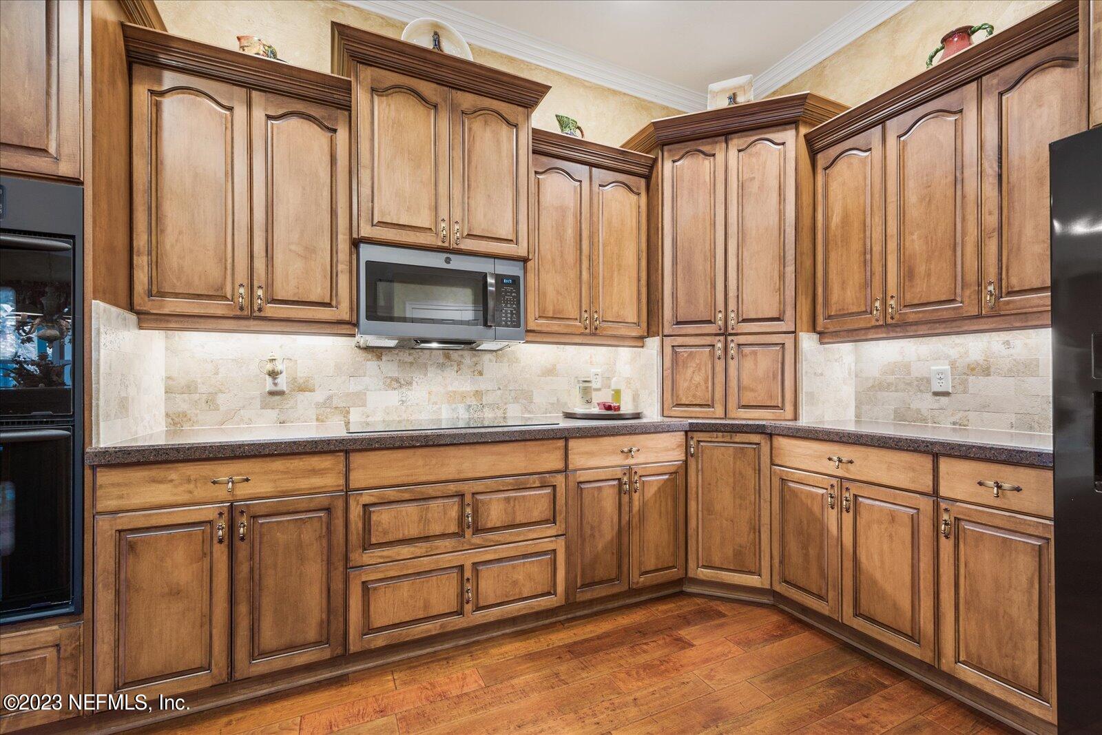 225 ISLE WAY Lane
