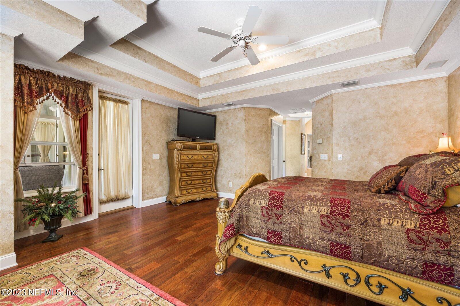 225 ISLE WAY Lane