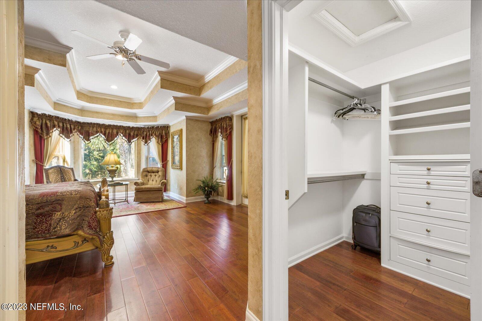225 ISLE WAY Lane