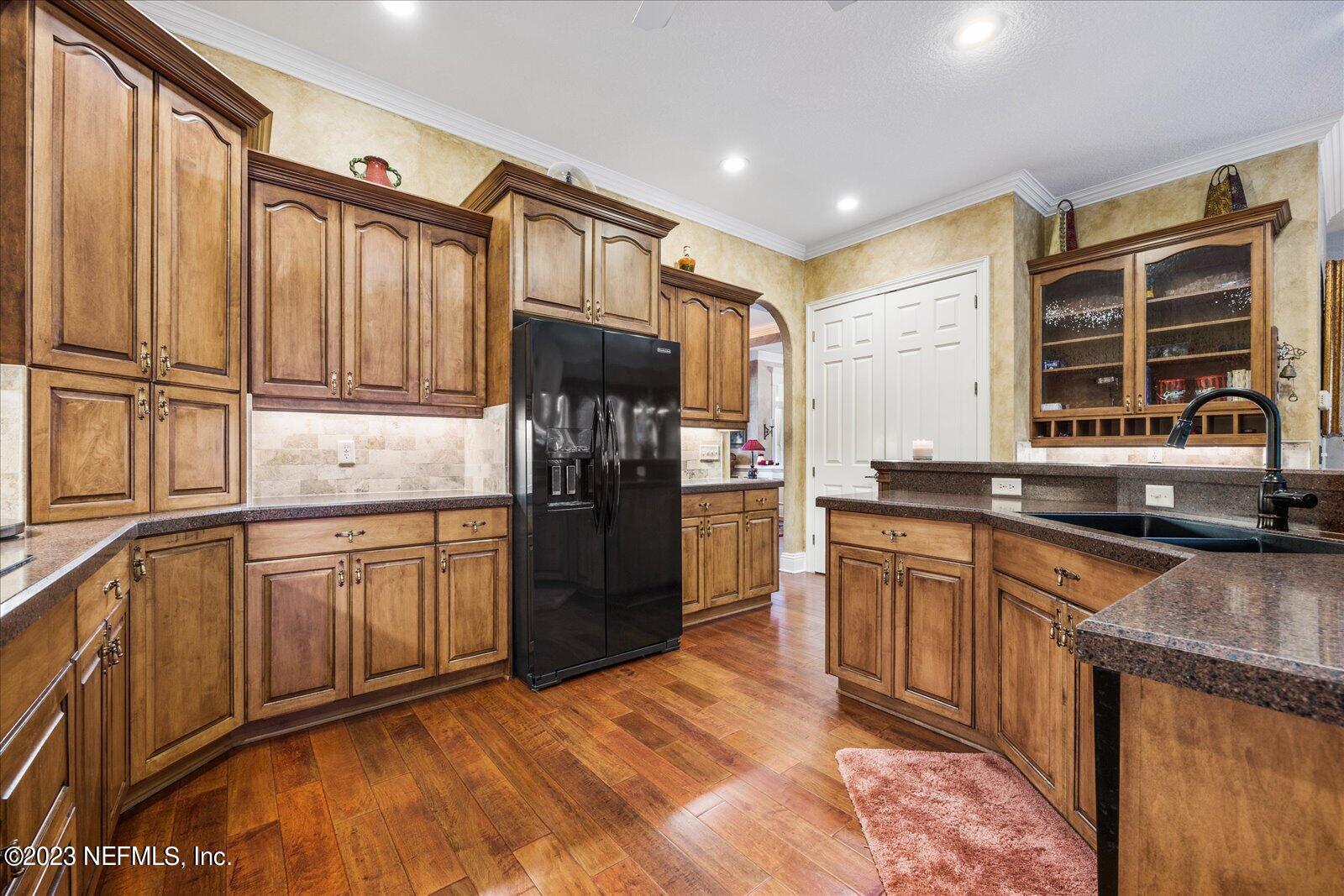 225 ISLE WAY Lane