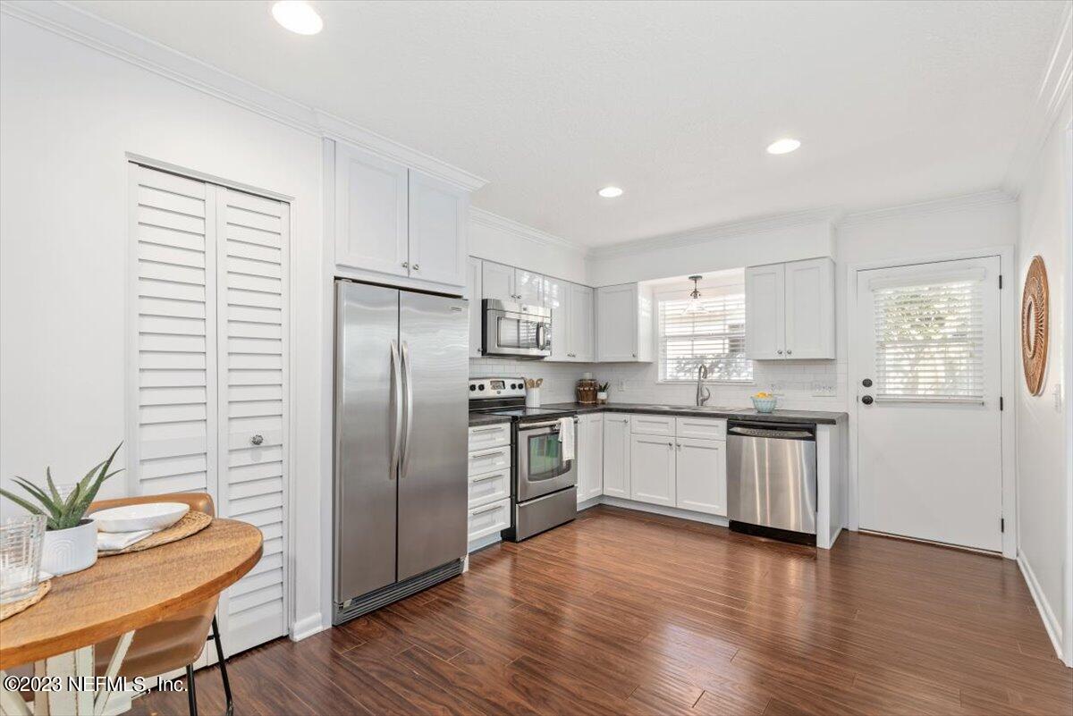 910 16TH Street N