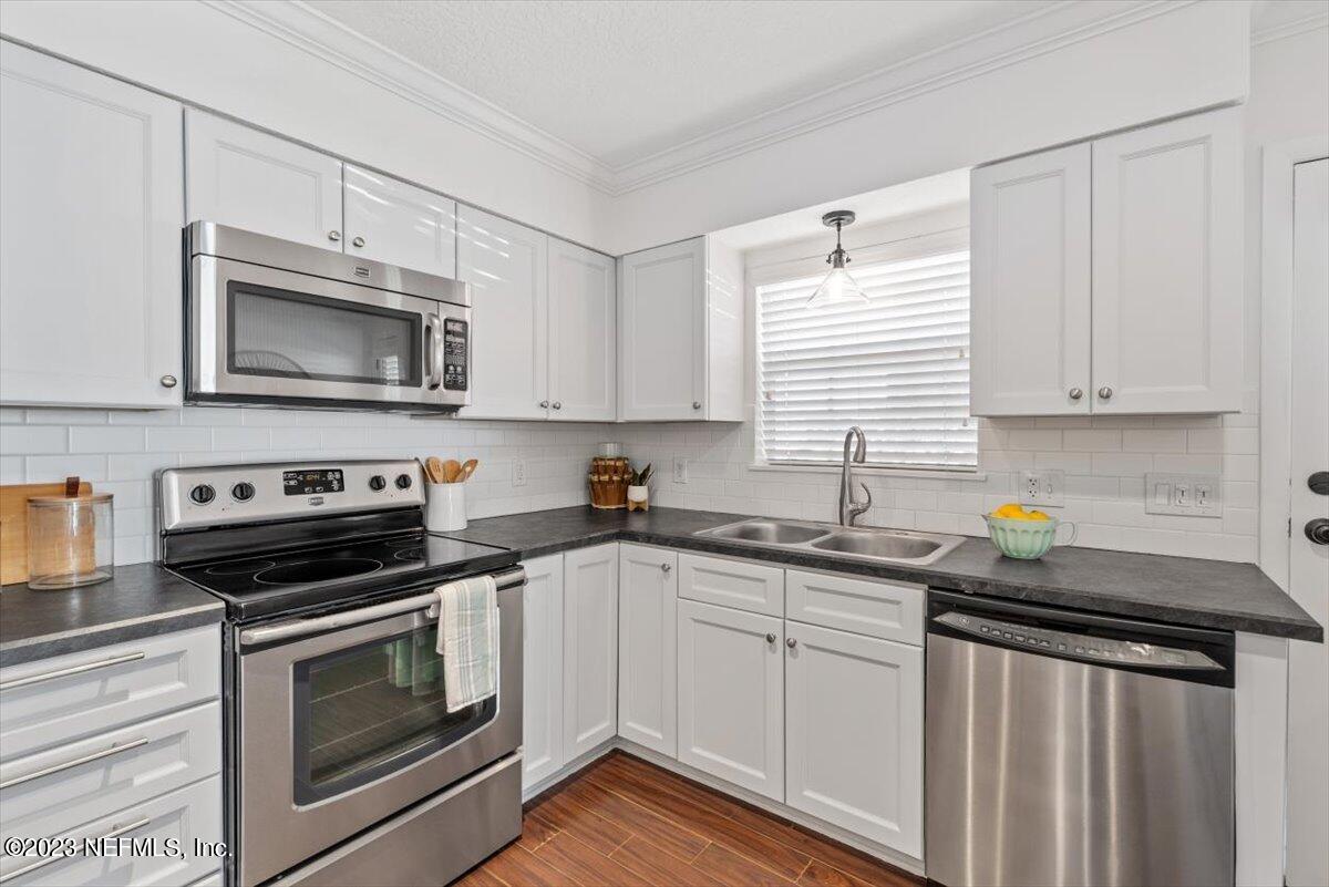 910 16TH Street N