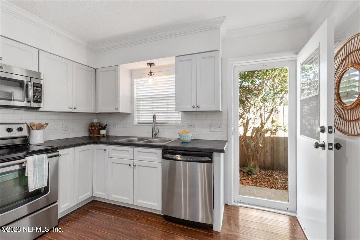910 16TH Street N