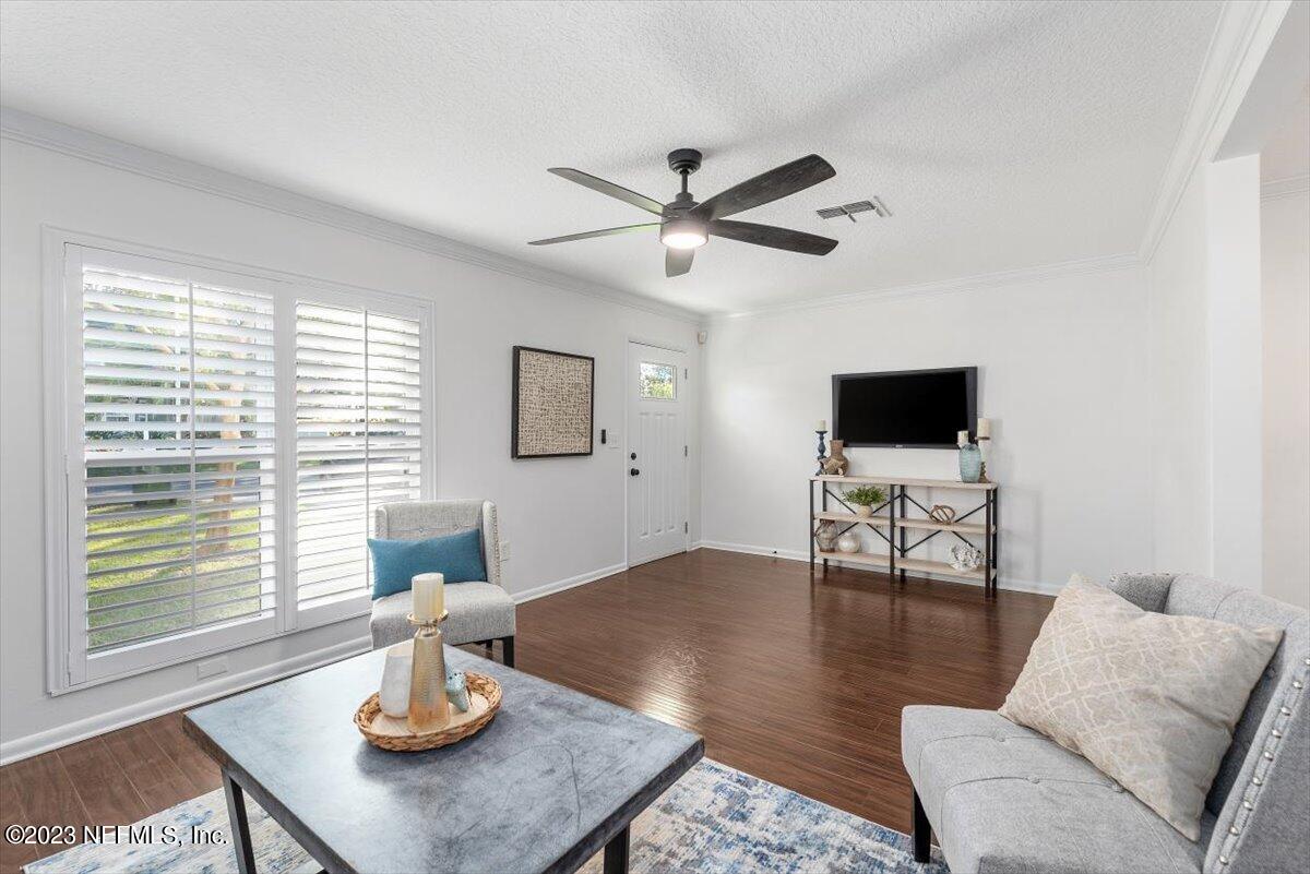 910 16TH Street N