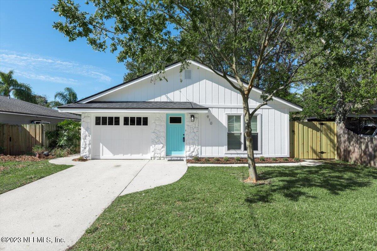 910 16TH Street N