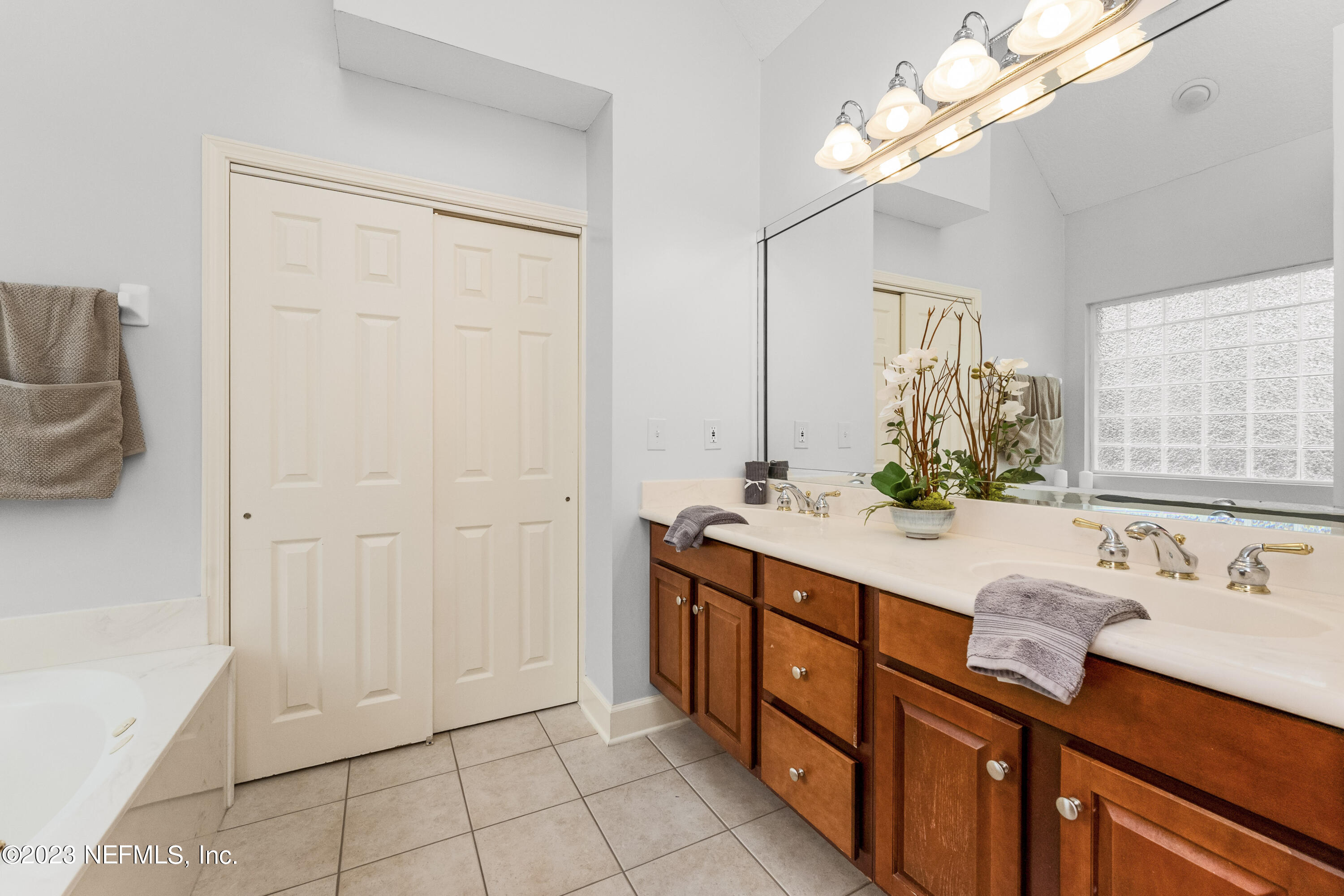 1408 S BURGANDY Trail