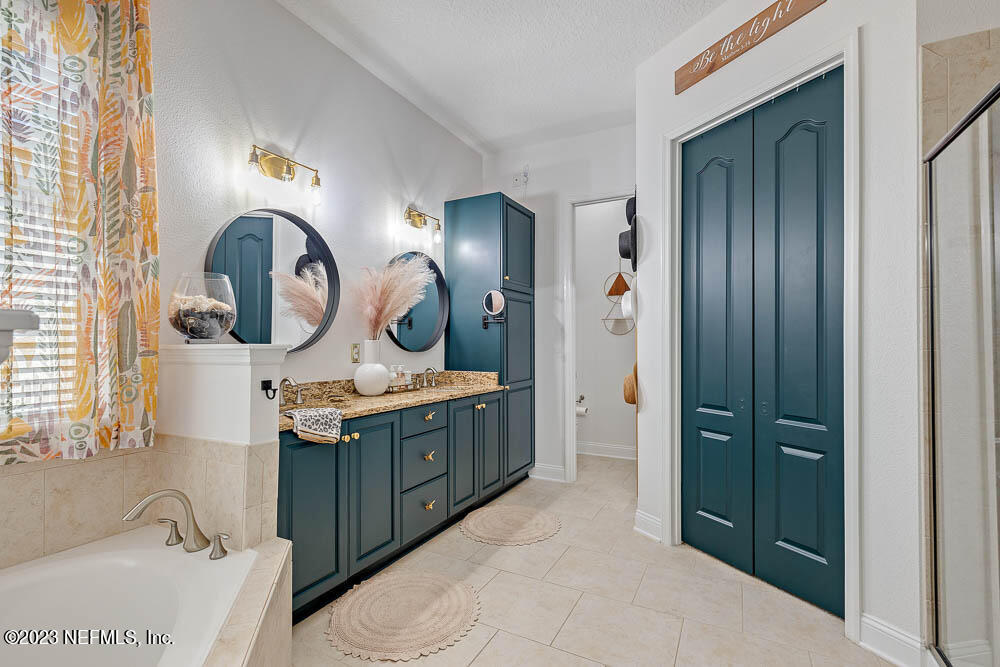 122 STATELY SHOALS Trail