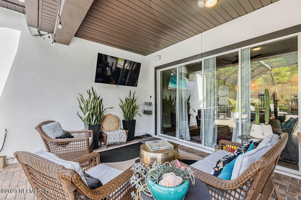 122 STATELY SHOALS Trail