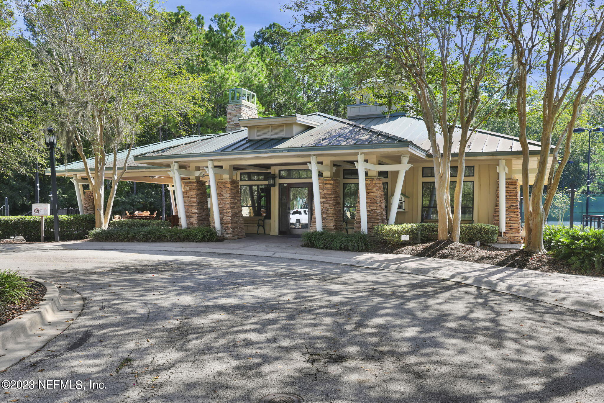 1804 W COBBLESTONE Lane