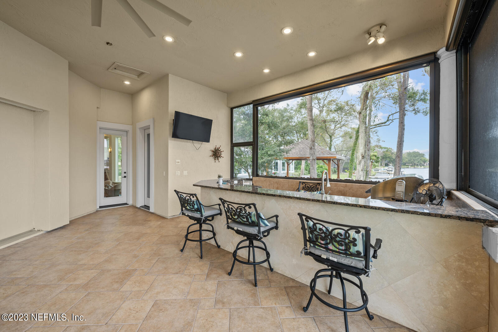 821 QUEENS HARBOR Boulevard