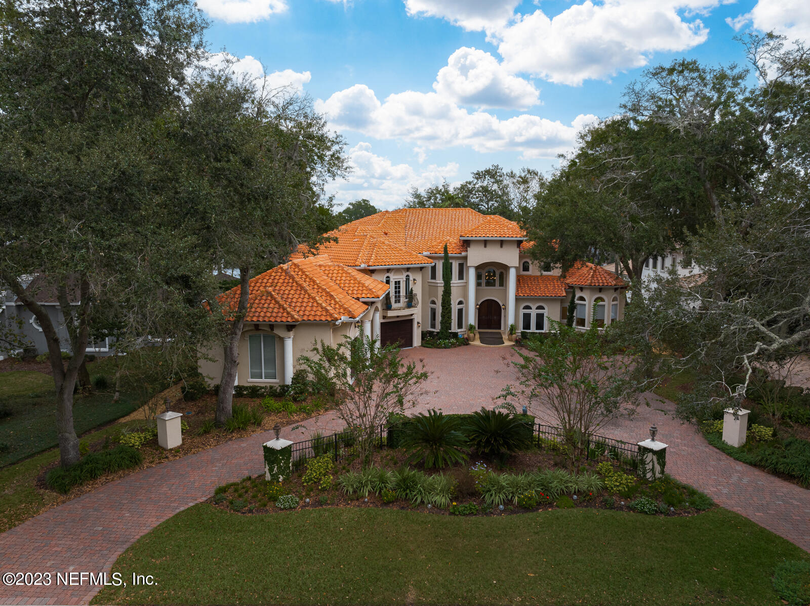 821 QUEENS HARBOR Boulevard