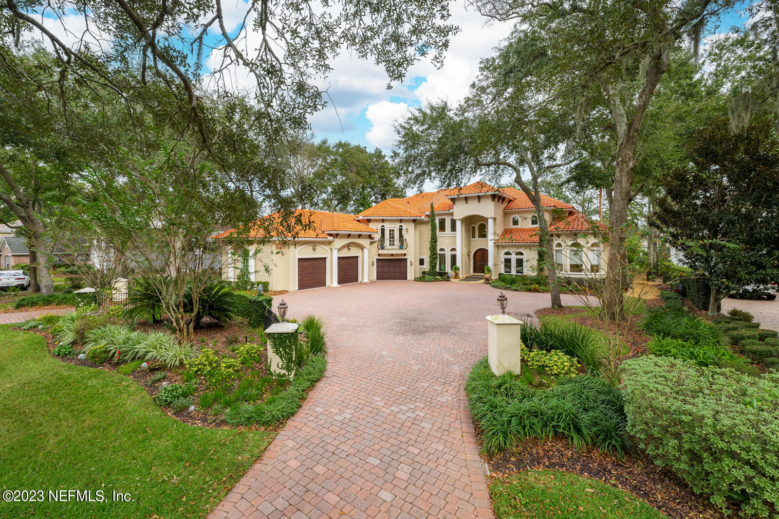 821 QUEENS HARBOR Boulevard