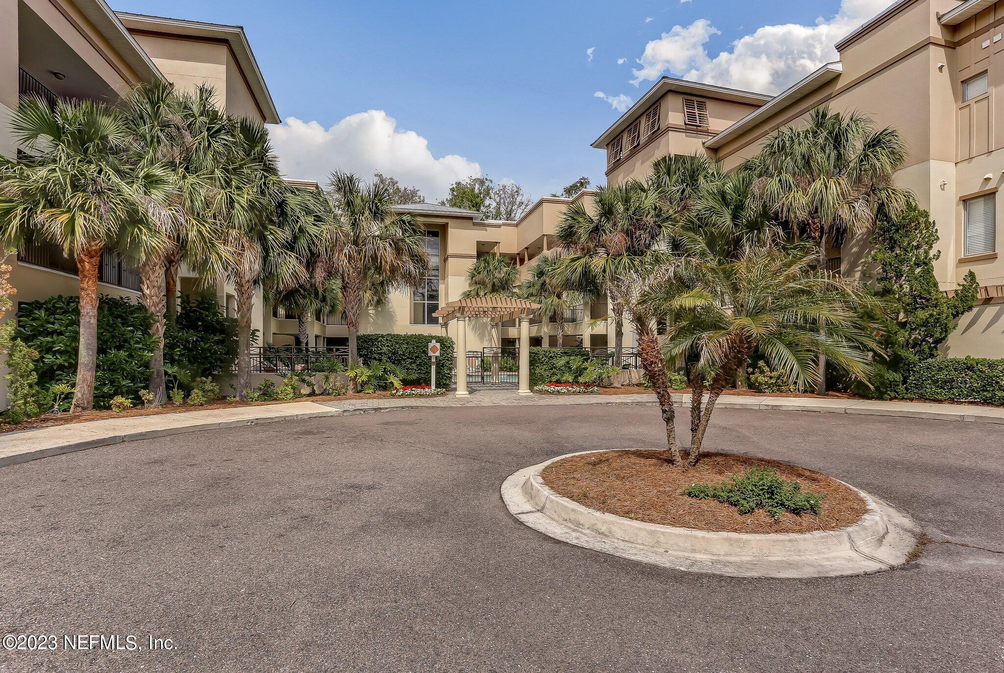 2515/2516 BOXWOOD Lane