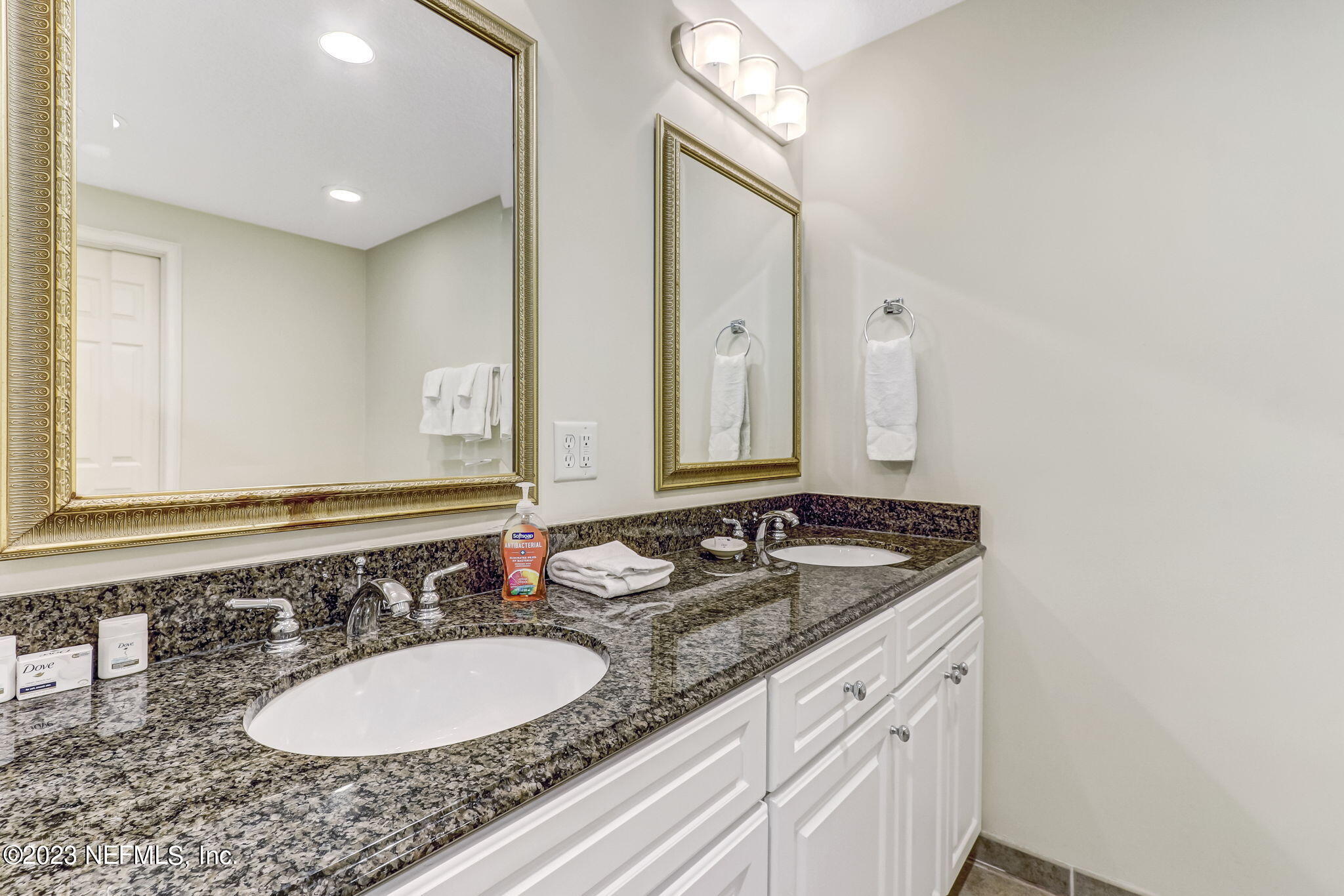 2515/2516 BOXWOOD Lane
