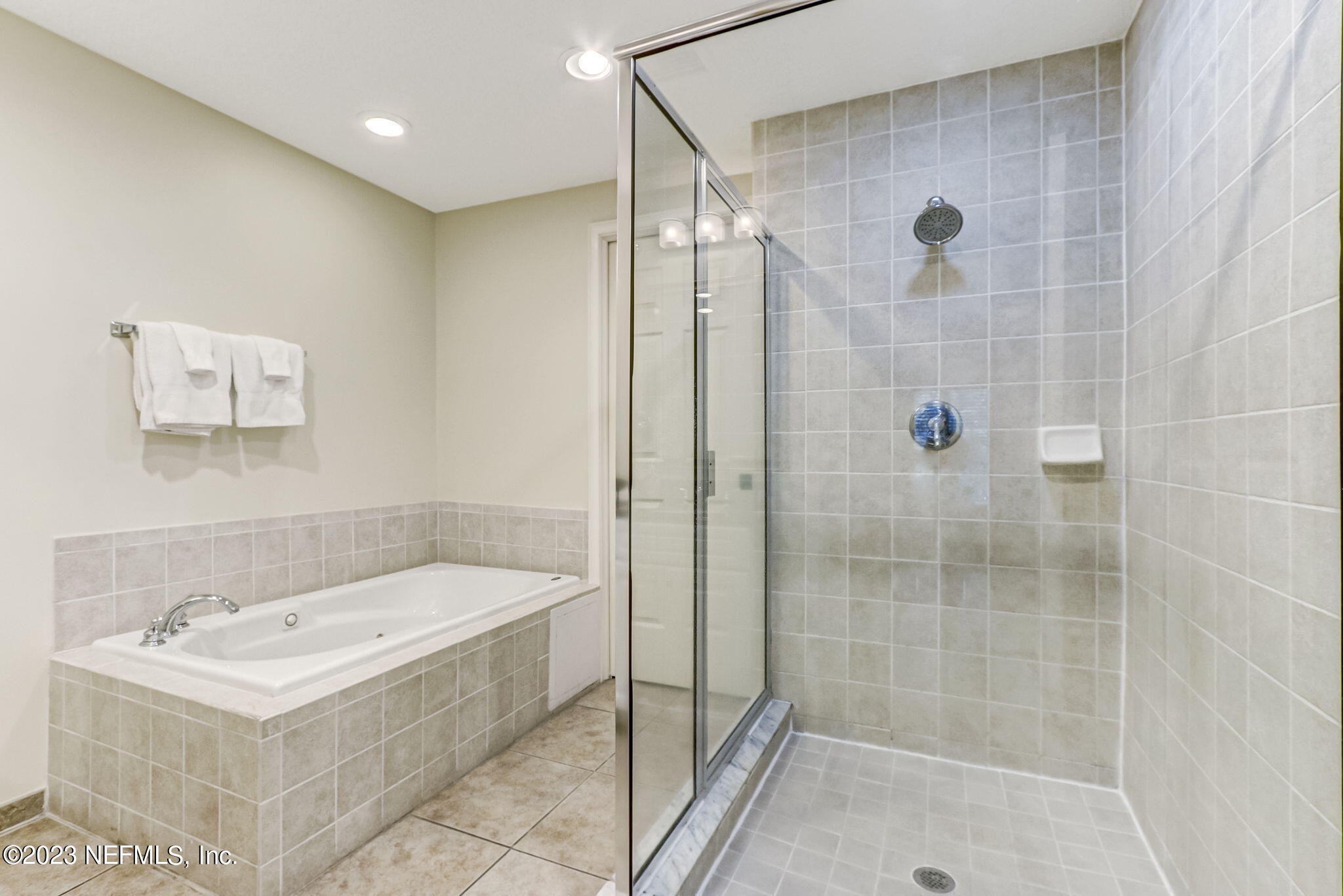 2515/2516 BOXWOOD Lane