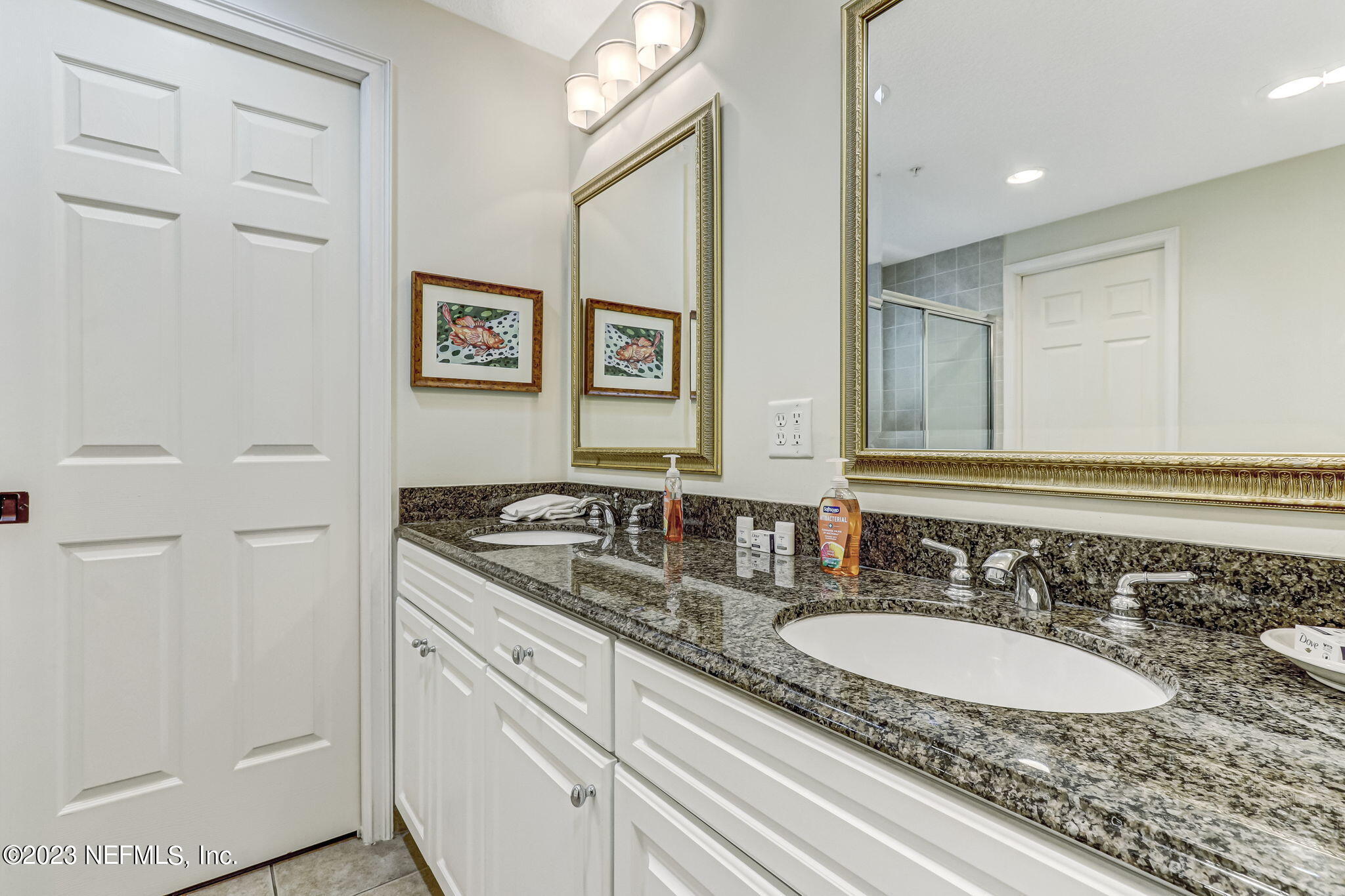 2515/2516 BOXWOOD Lane