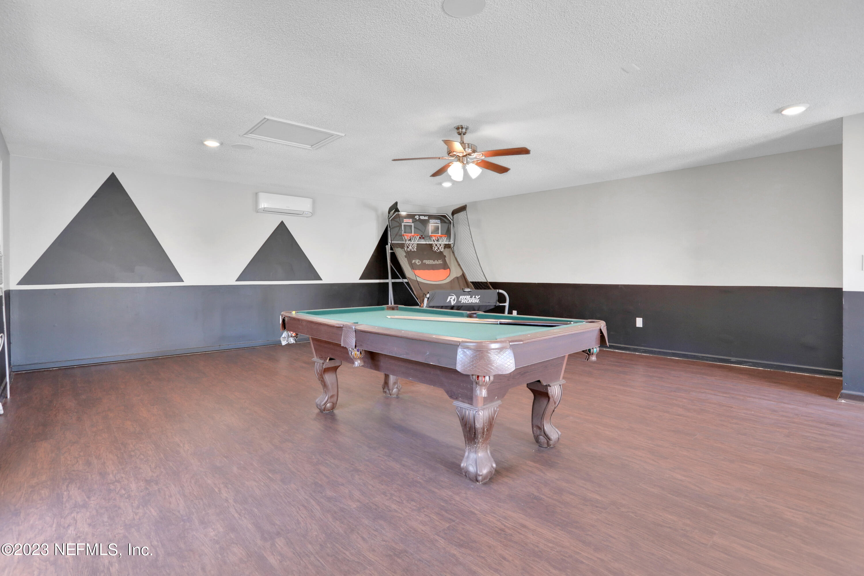 8613 ROYALWOOD Drive