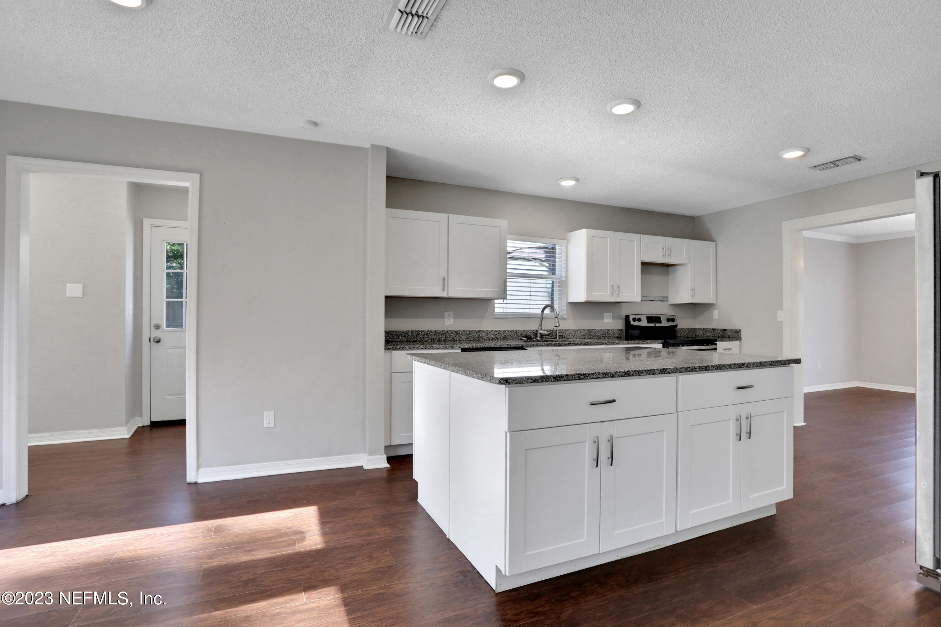 8613 ROYALWOOD Drive