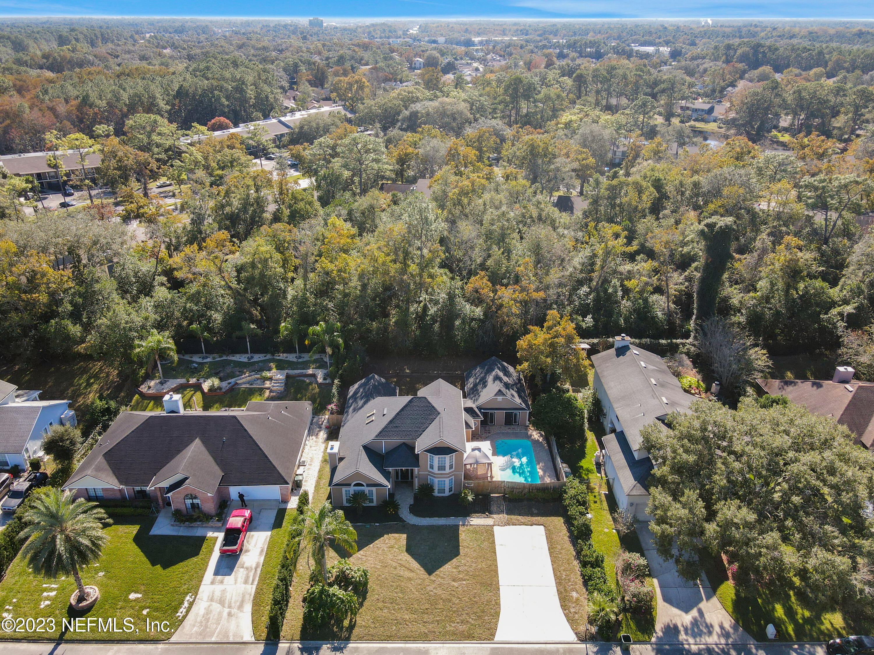 8613 ROYALWOOD Drive