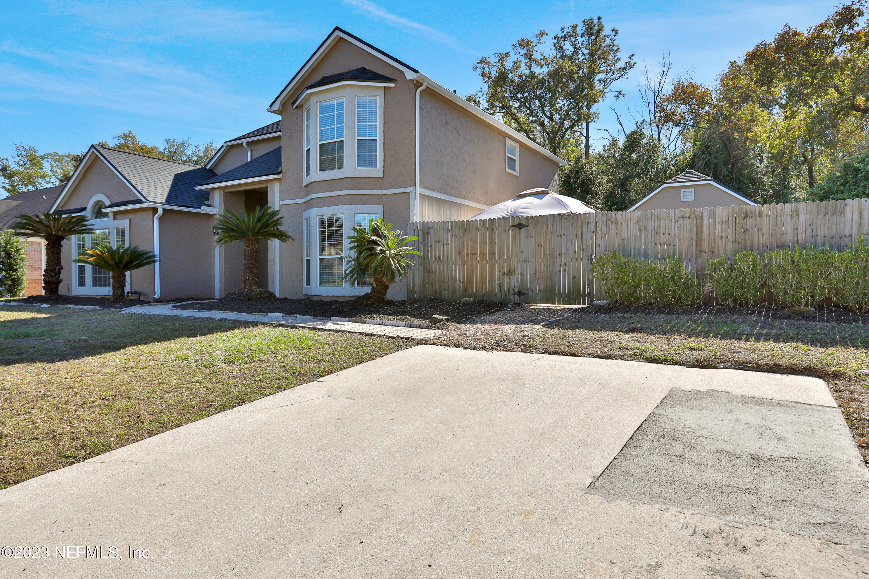 8613 ROYALWOOD Drive