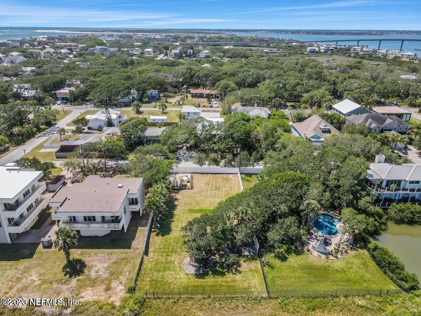 124 LAWN Avenue