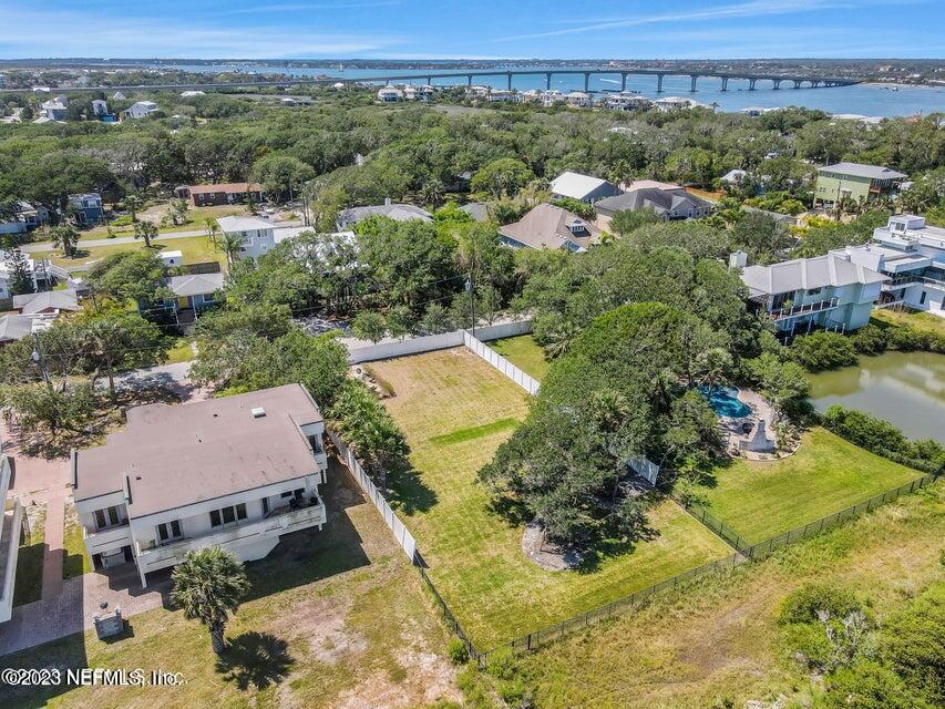 124 LAWN Avenue