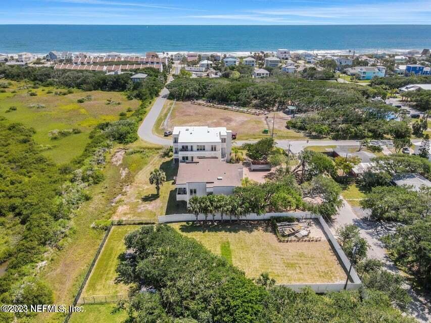 124 LAWN Avenue